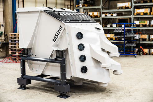 SE-modellens linjära vibrationsrörelse ger en skonsam och effektiv siktning av svåra och slitande materialtyper. Den moduluppbyggda konstruktionen möjliggör enkel och konstadseffektiv processanpassning.