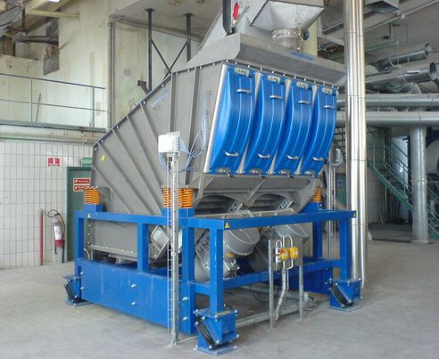 En siktmaskin Mogensen SEL2056 för siktning av socker